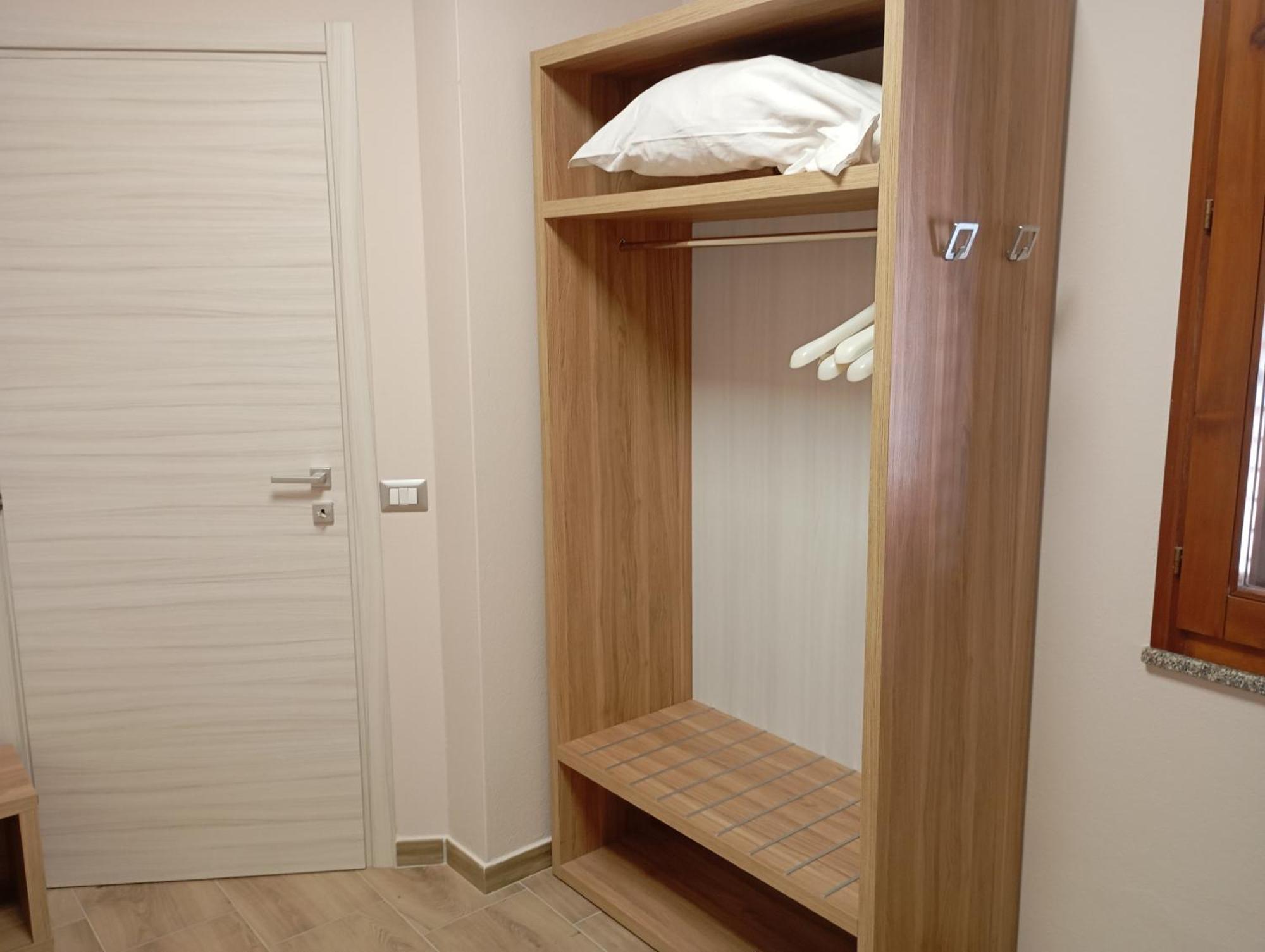 Hotel Meridiana Arbus Bagian luar foto