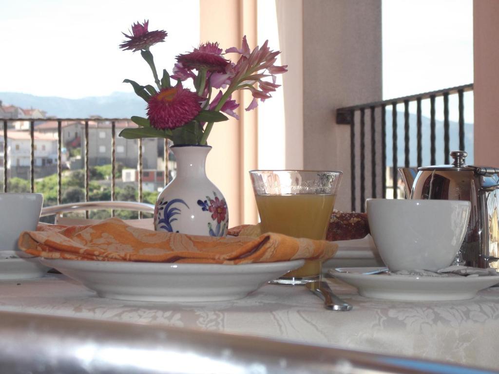 Hotel Meridiana Arbus Ruang foto