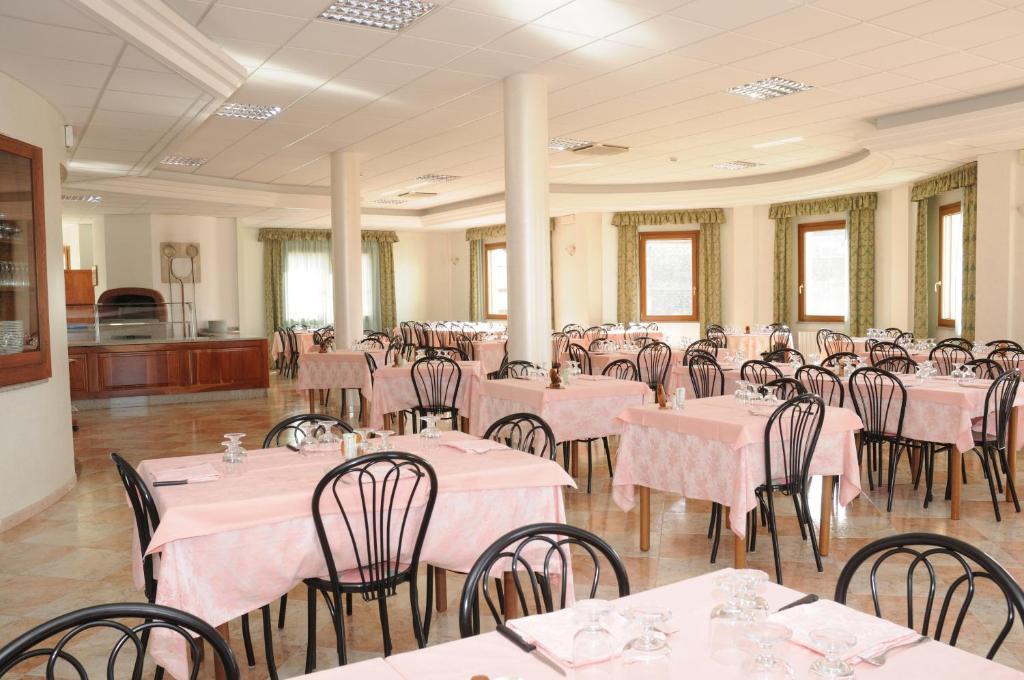 Hotel Meridiana Arbus Bagian luar foto