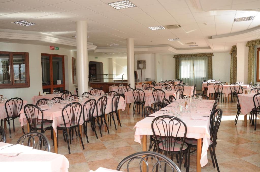 Hotel Meridiana Arbus Bagian luar foto