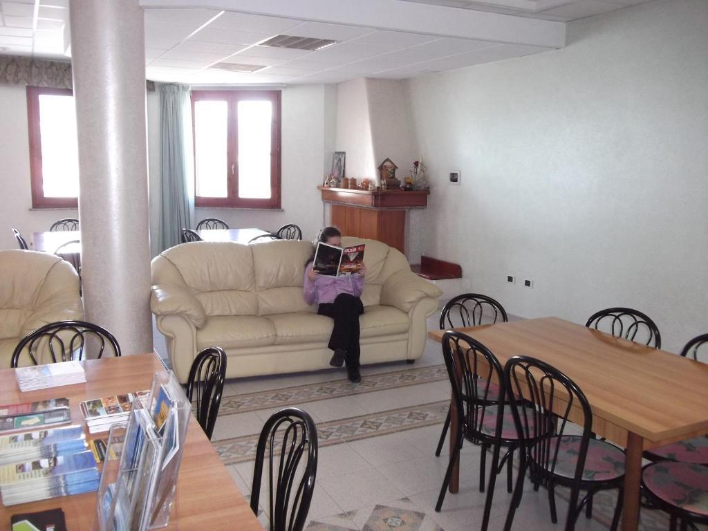 Hotel Meridiana Arbus Bagian luar foto