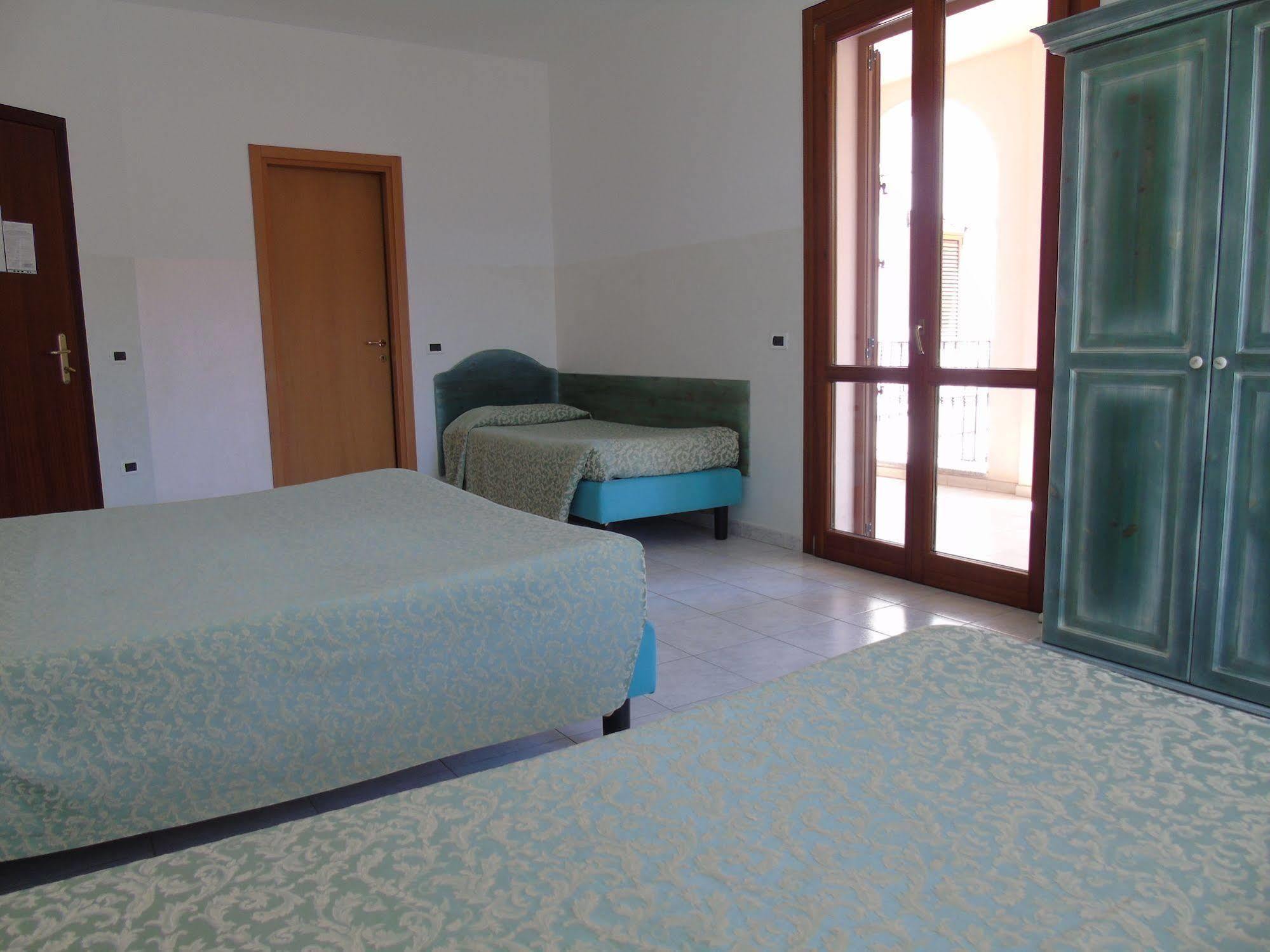 Hotel Meridiana Arbus Bagian luar foto