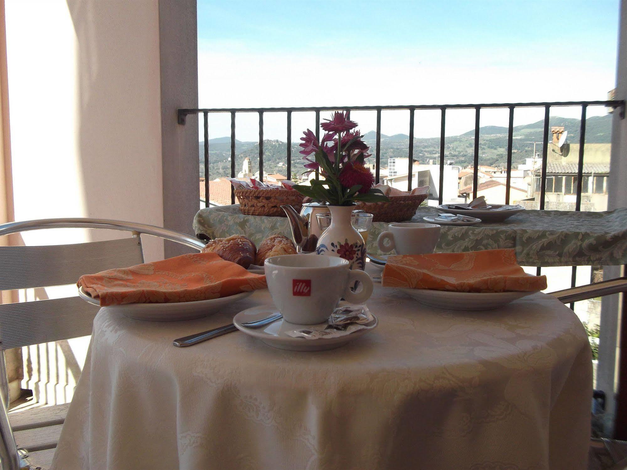Hotel Meridiana Arbus Bagian luar foto