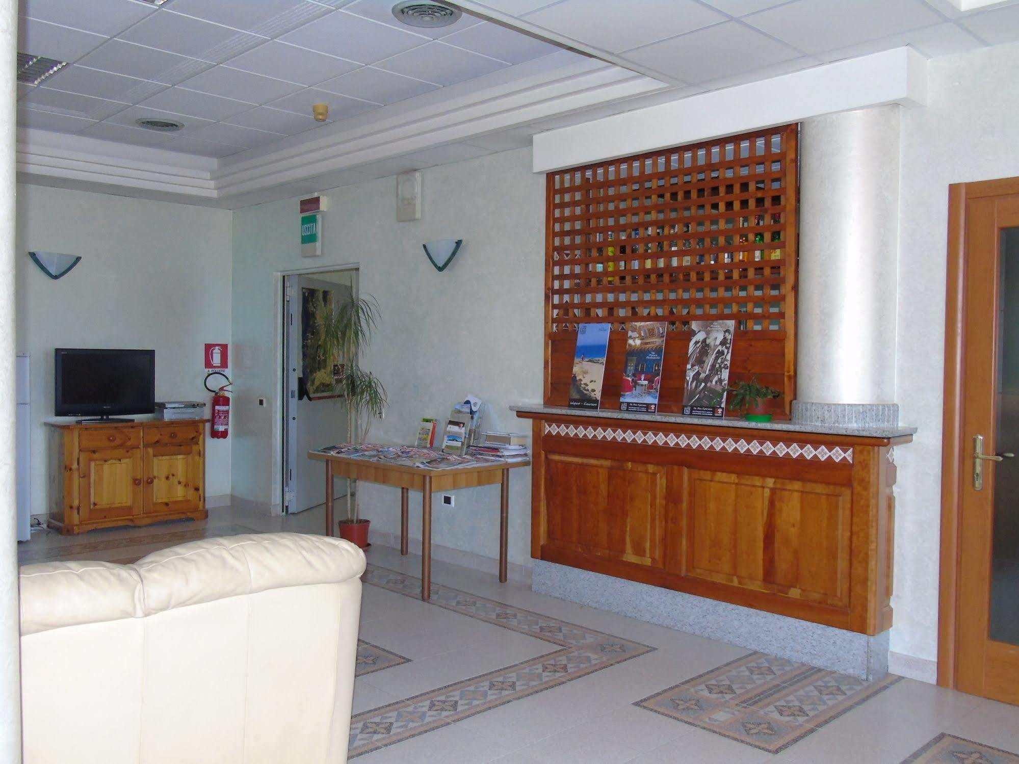 Hotel Meridiana Arbus Bagian luar foto