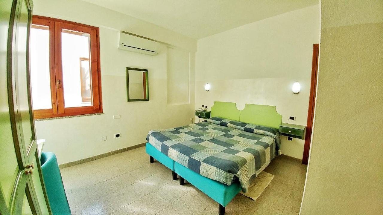 Hotel Meridiana Arbus Bagian luar foto