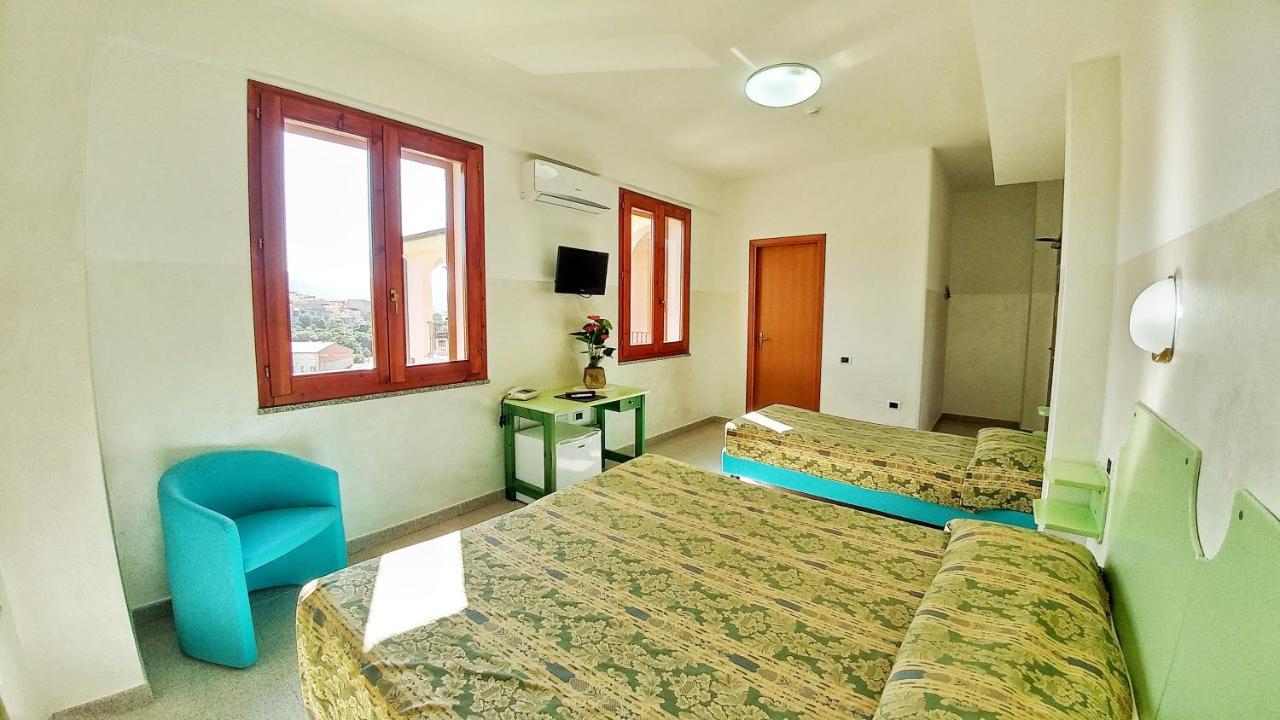 Hotel Meridiana Arbus Bagian luar foto
