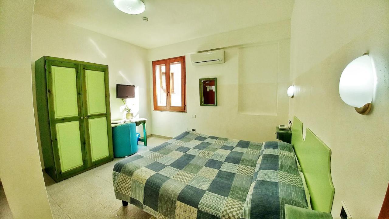 Hotel Meridiana Arbus Bagian luar foto