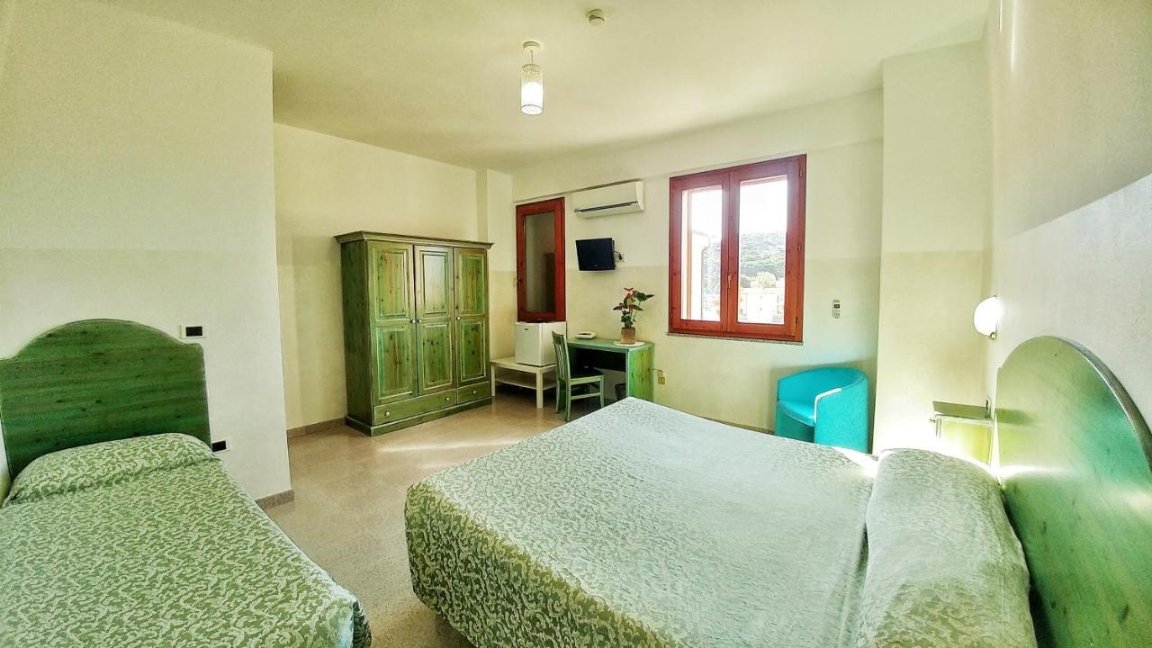 Hotel Meridiana Arbus Bagian luar foto