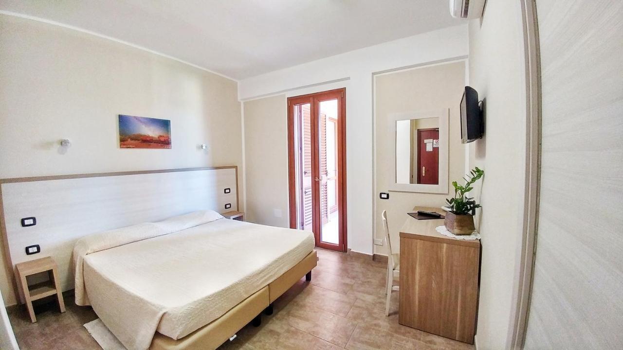 Hotel Meridiana Arbus Bagian luar foto