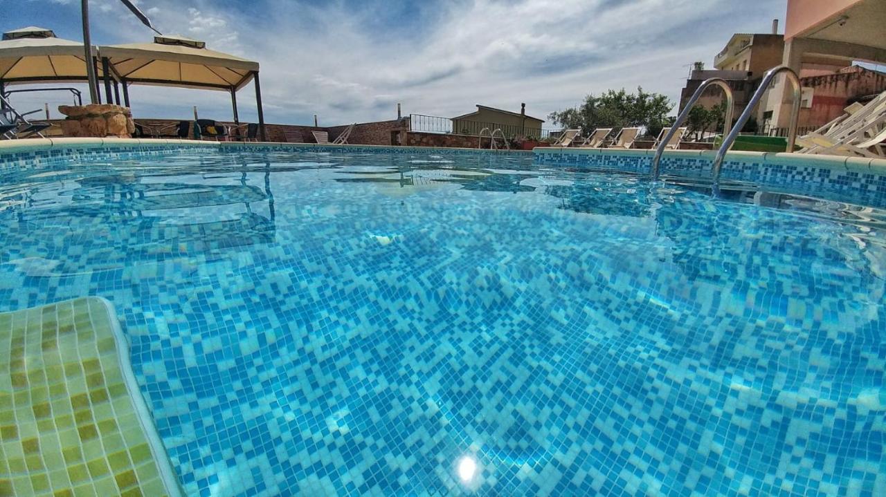 Hotel Meridiana Arbus Bagian luar foto